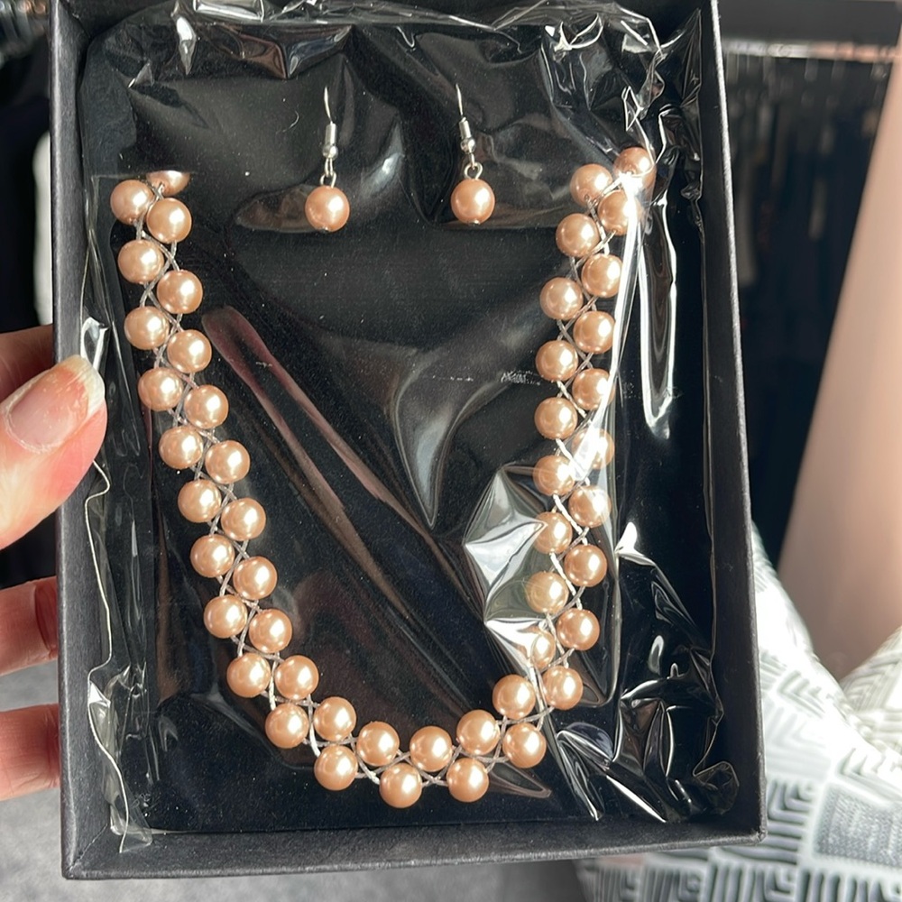 Shell faux pearl earring and necklace set